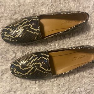 Vionic size 8.5 shoes never worn